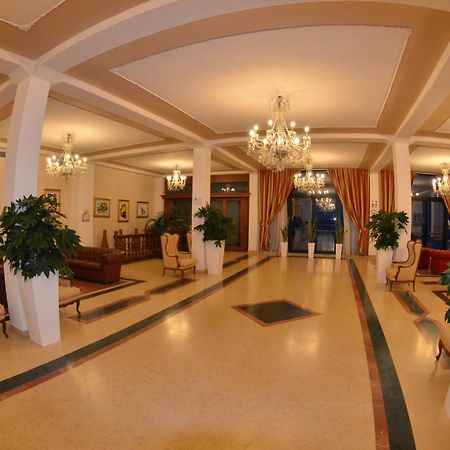 Grand Hotel Montesilvano Marina Exteriör bild