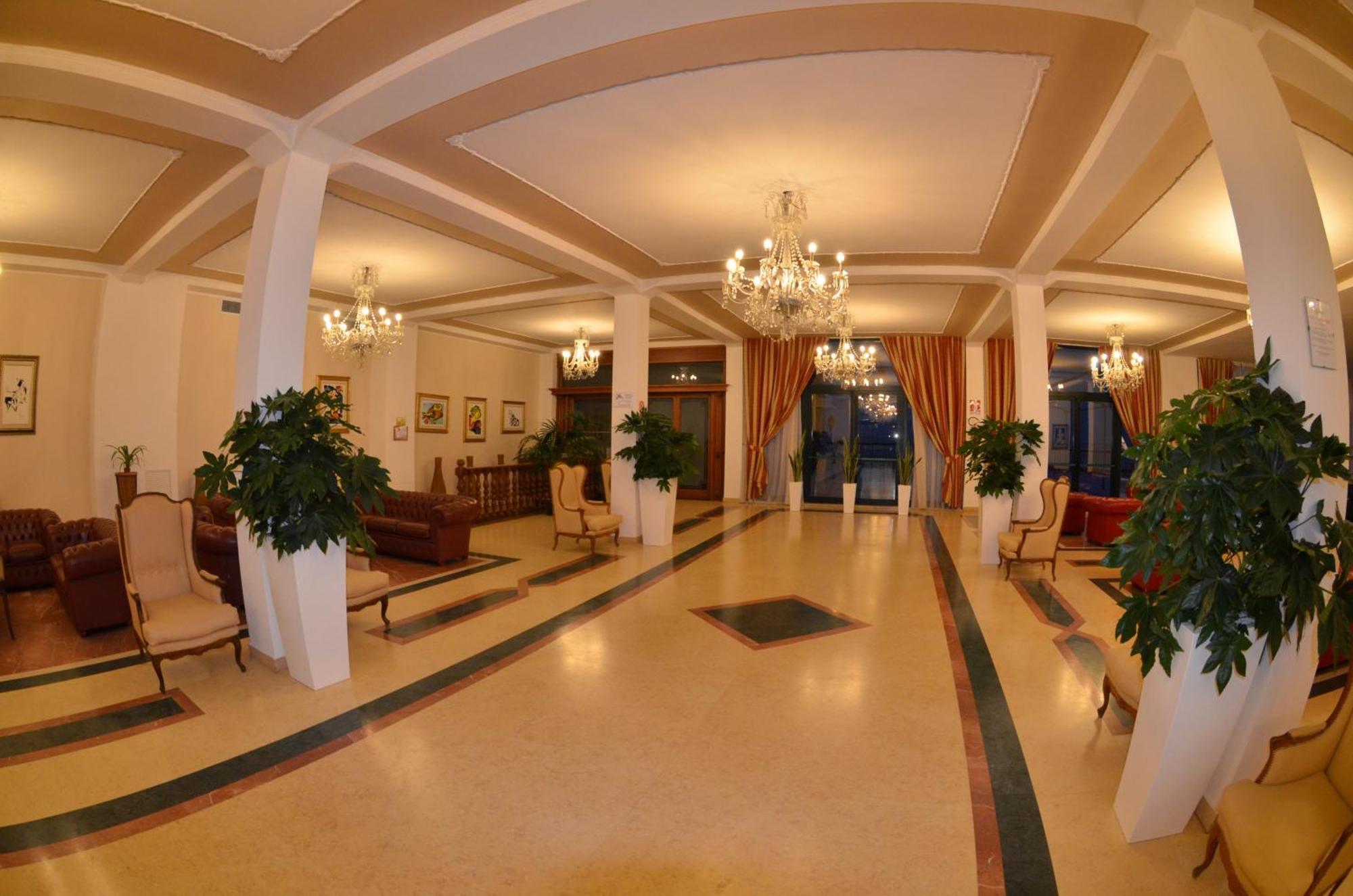 Grand Hotel Montesilvano Marina Exteriör bild