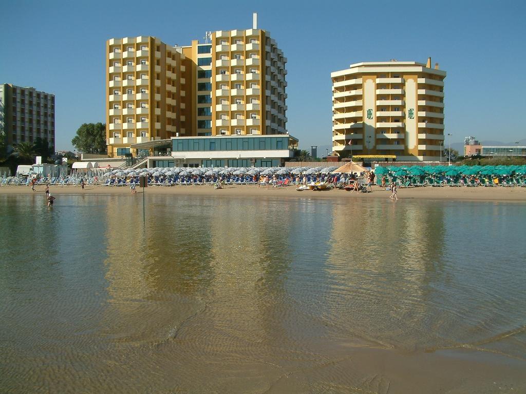 Grand Hotel Montesilvano Marina Exteriör bild