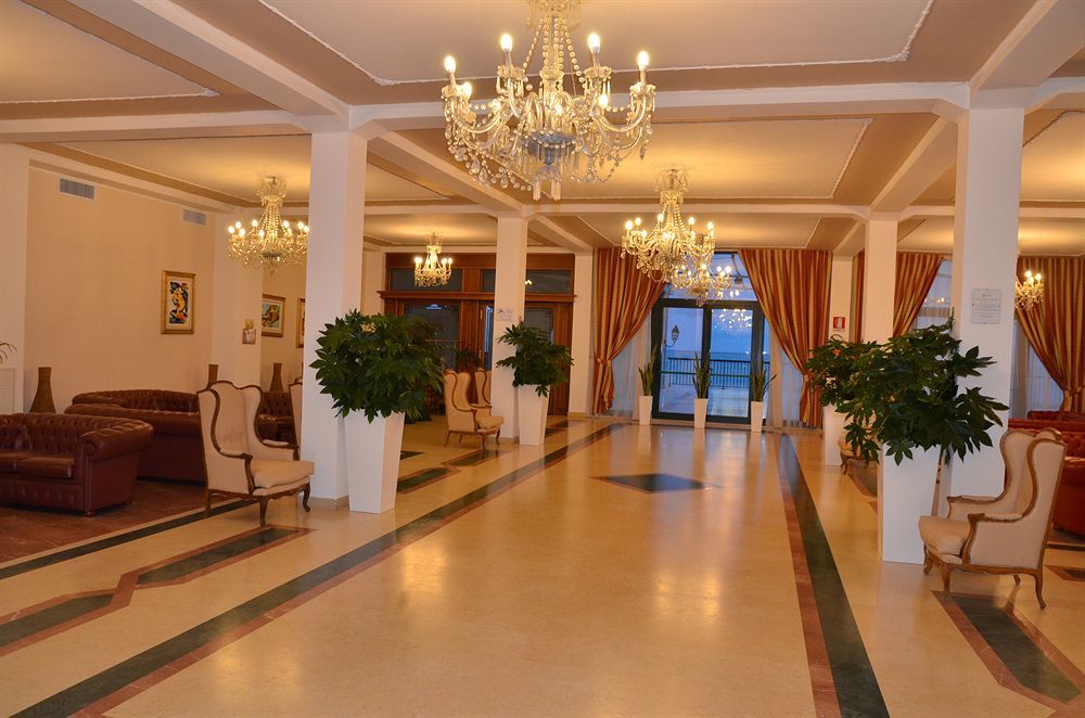 Grand Hotel Montesilvano Marina Exteriör bild