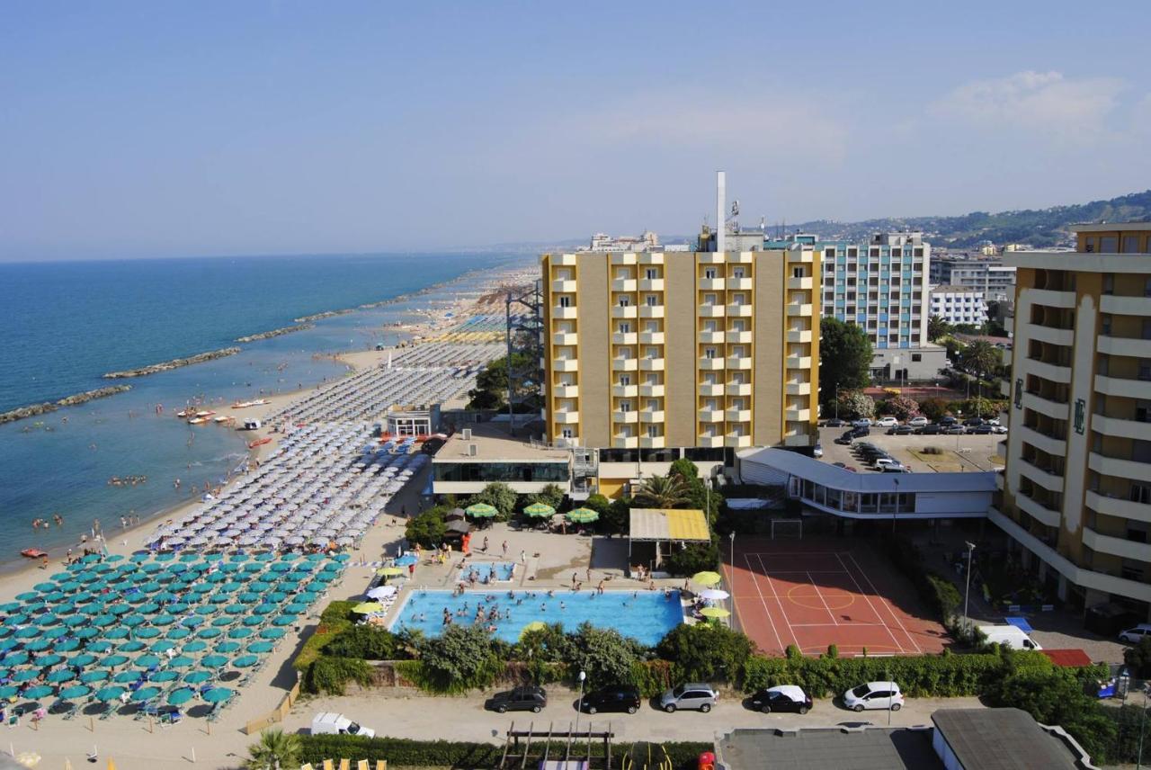 Grand Hotel Montesilvano Marina Exteriör bild