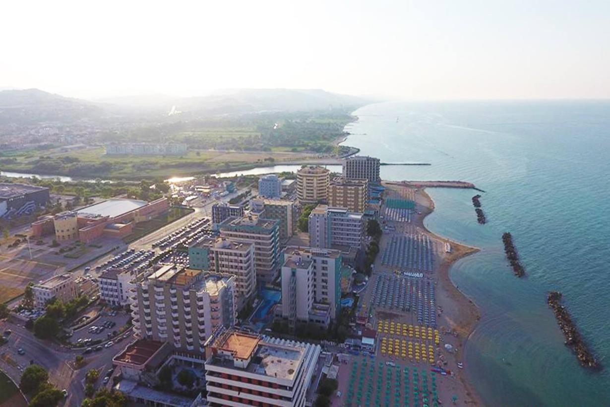Grand Hotel Montesilvano Marina Exteriör bild